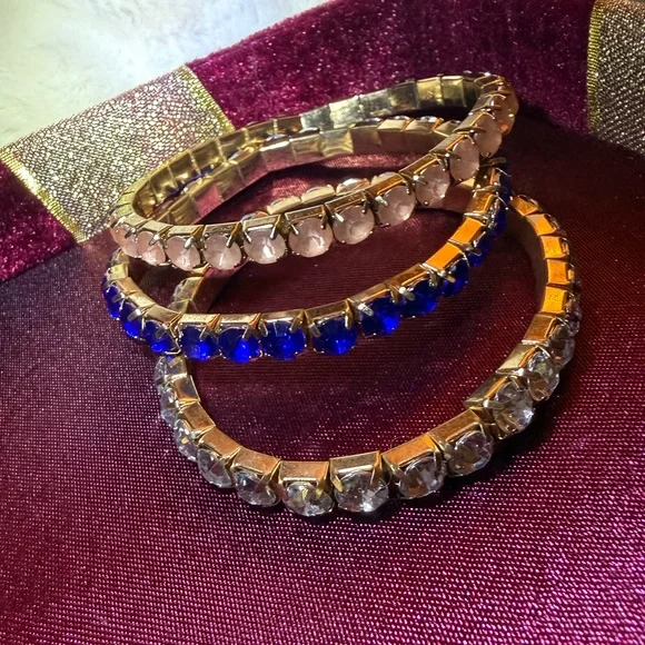 Elegant Gold Tone and Crystal Stretch Bracelet Set - Picture 6 of 7